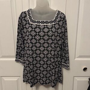 Magnolia Grace Sz M Black White patterned 3/4 sleeves top GUC B1015